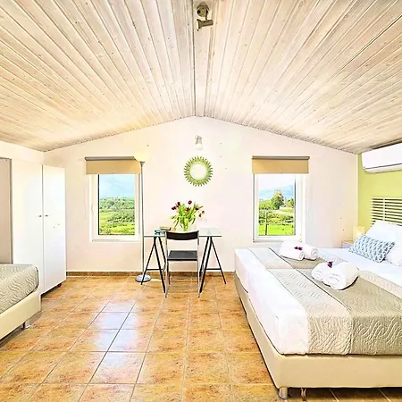 Вилла Cretan Mansion With Heated Swimming Pool *