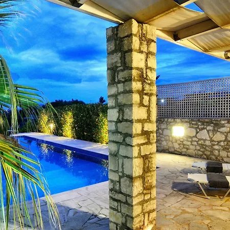 Вилла Cretan Mansion With Heated Swimming Pool