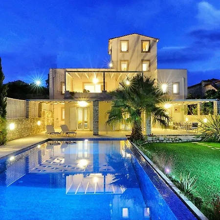 Cretan Mansion With Heated Swimming Pool Вилла