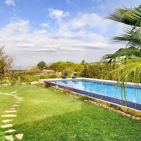 Cretan Mansion With Heated Swimming Pool Вилла Георгиуполис